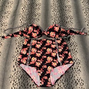 Floral bathing suits set